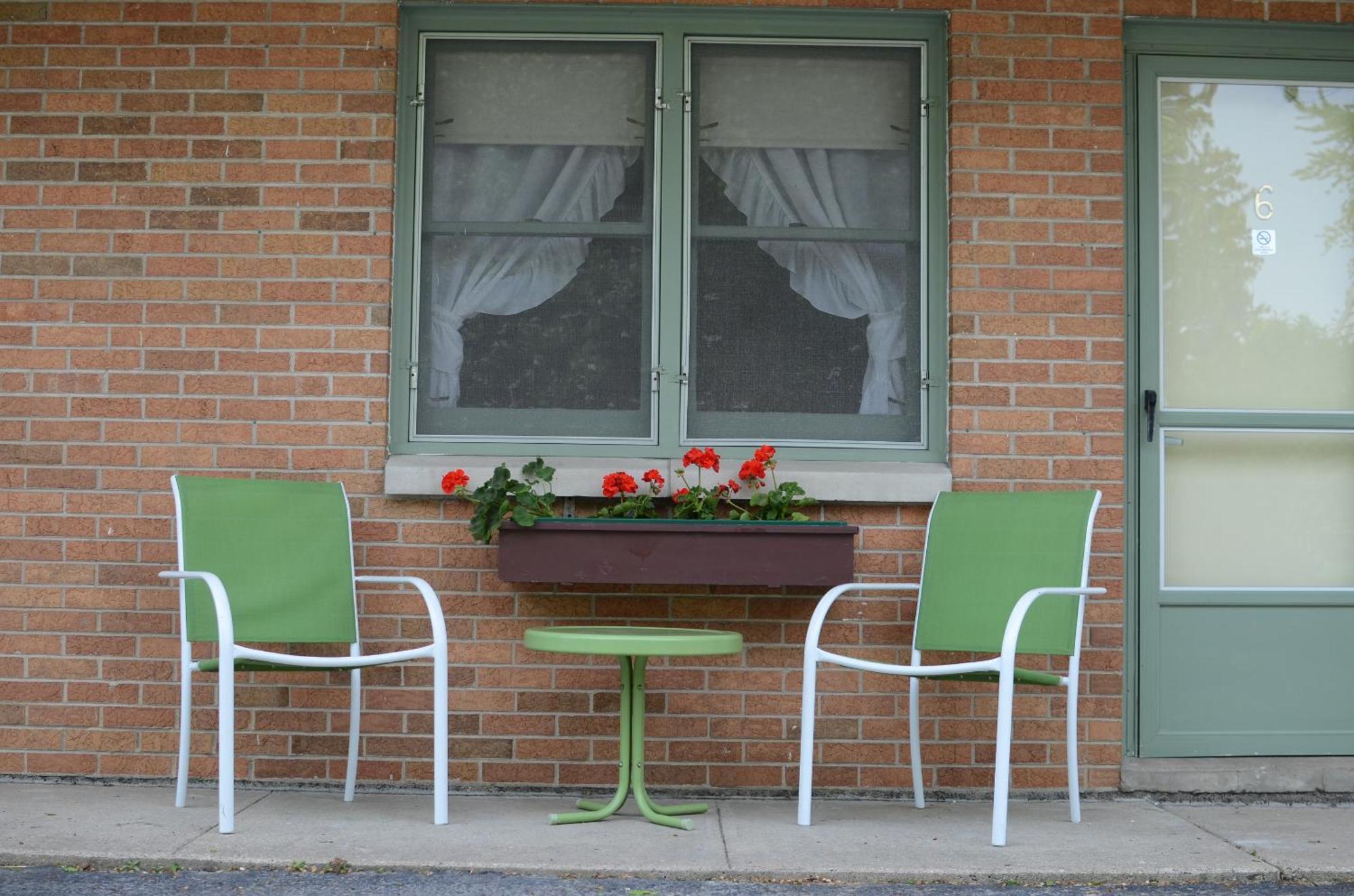 Ludington Blue Spruce Inn ภายนอก รูปภาพ