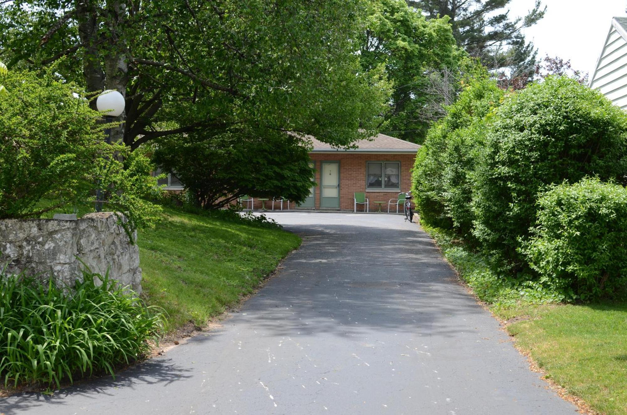 Ludington Blue Spruce Inn ภายนอก รูปภาพ