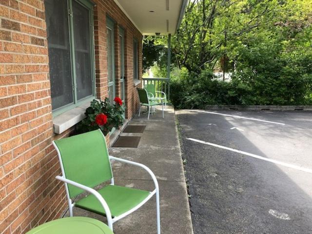Ludington Blue Spruce Inn ภายนอก รูปภาพ